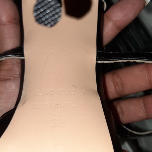 Giuseppe Zanotti 3 strap black sandal - Picture 5 of 8